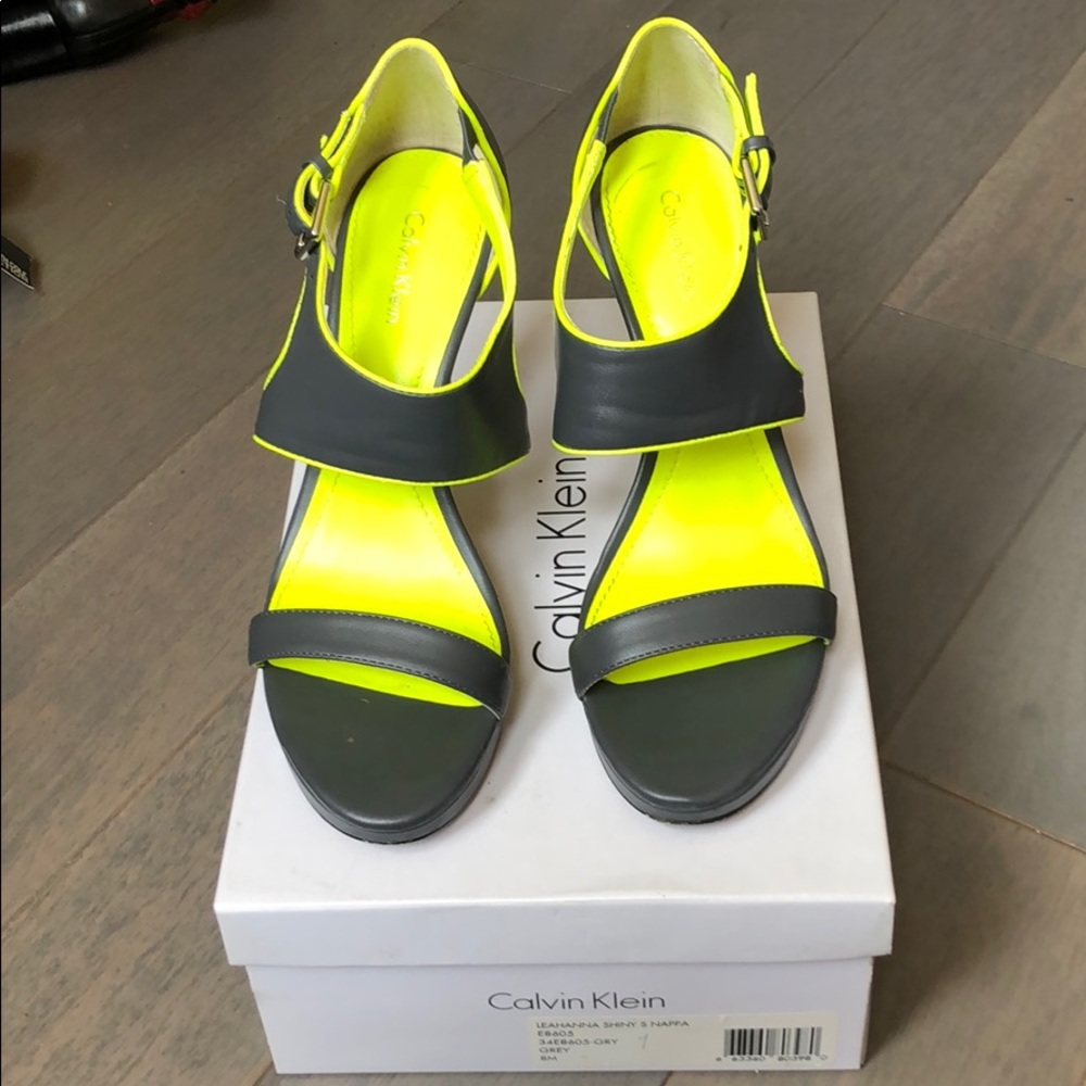 Calvin Klein platform sandals. Size 8